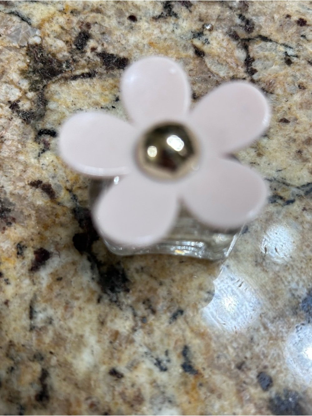 Marc Jacobs Daisy Eau So Fresh Mini Bottle with Pale Pink Flower and Gold Center - Picture 2 of 7